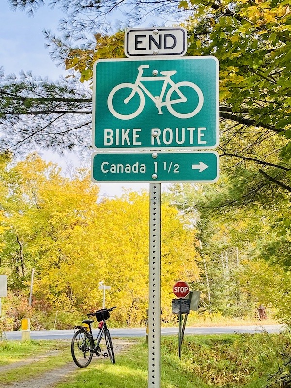 Sign with bicycle on it