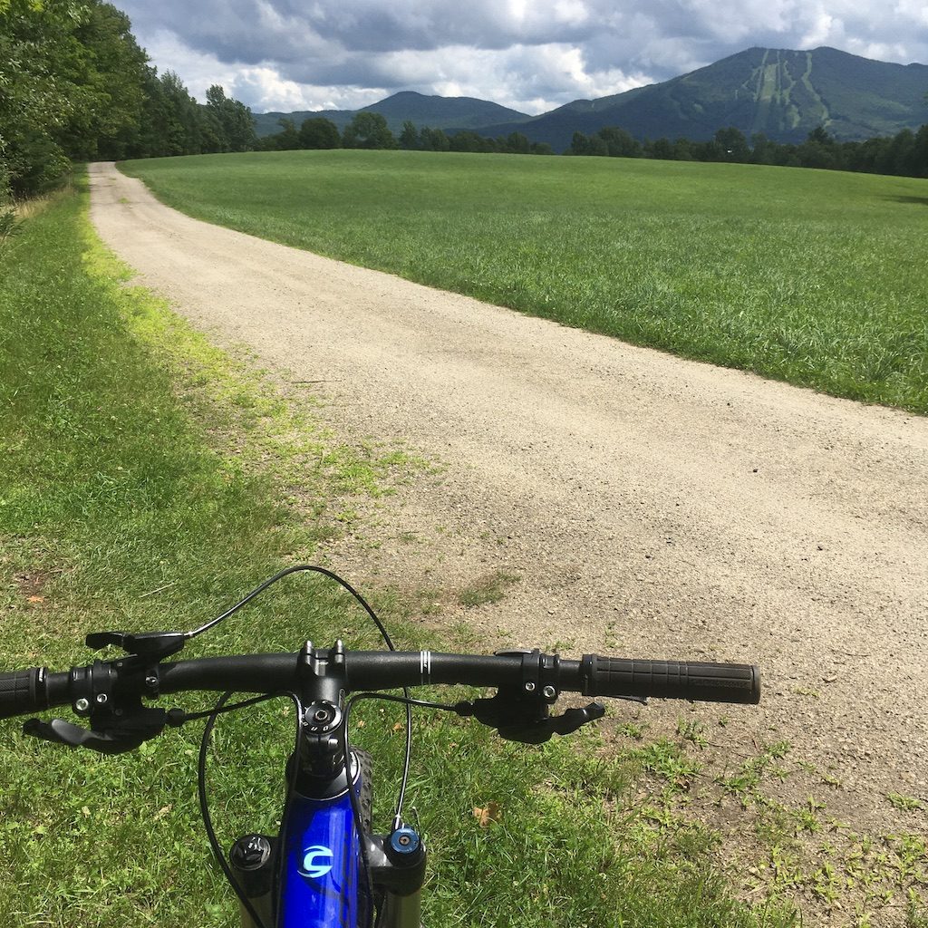 bike and road on the best bike trails in Vermont